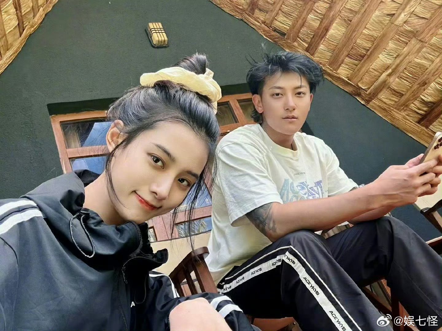 黄子韬从一个人翻跟斗到两个人wave 从一个人的热血舞台，到两个人的默契wave