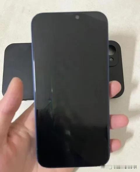 4年前的iPhone，买个二手一样用。
昨天和朋友吃饭，看到居然入手了一部二手的