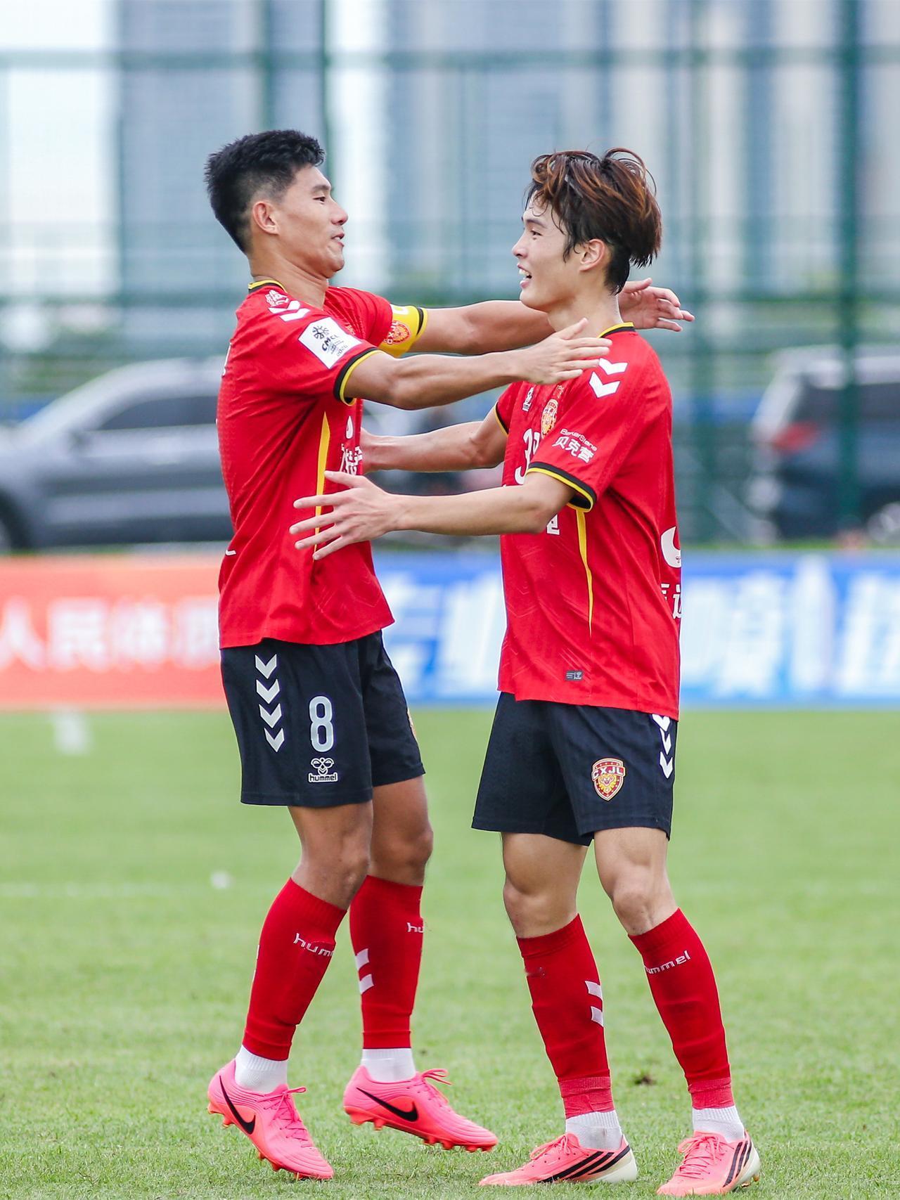 中冠：广东晨星创尔特3-0广州志诚。时隔3个月，广东晨星创尔特再次面对老对手广州