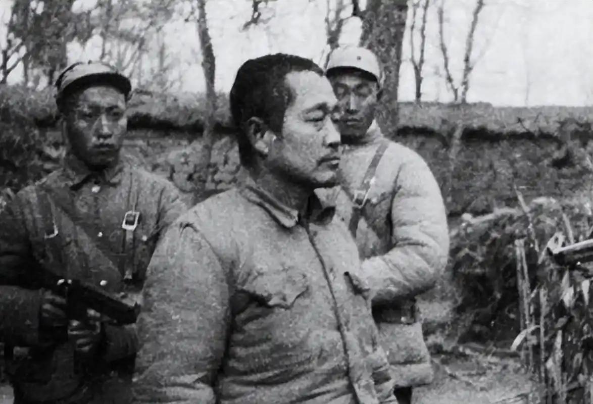 1948年，淮海战役进入尾声，杜聿明几十万大军被华东野战军围困得水泄不通。当时毛