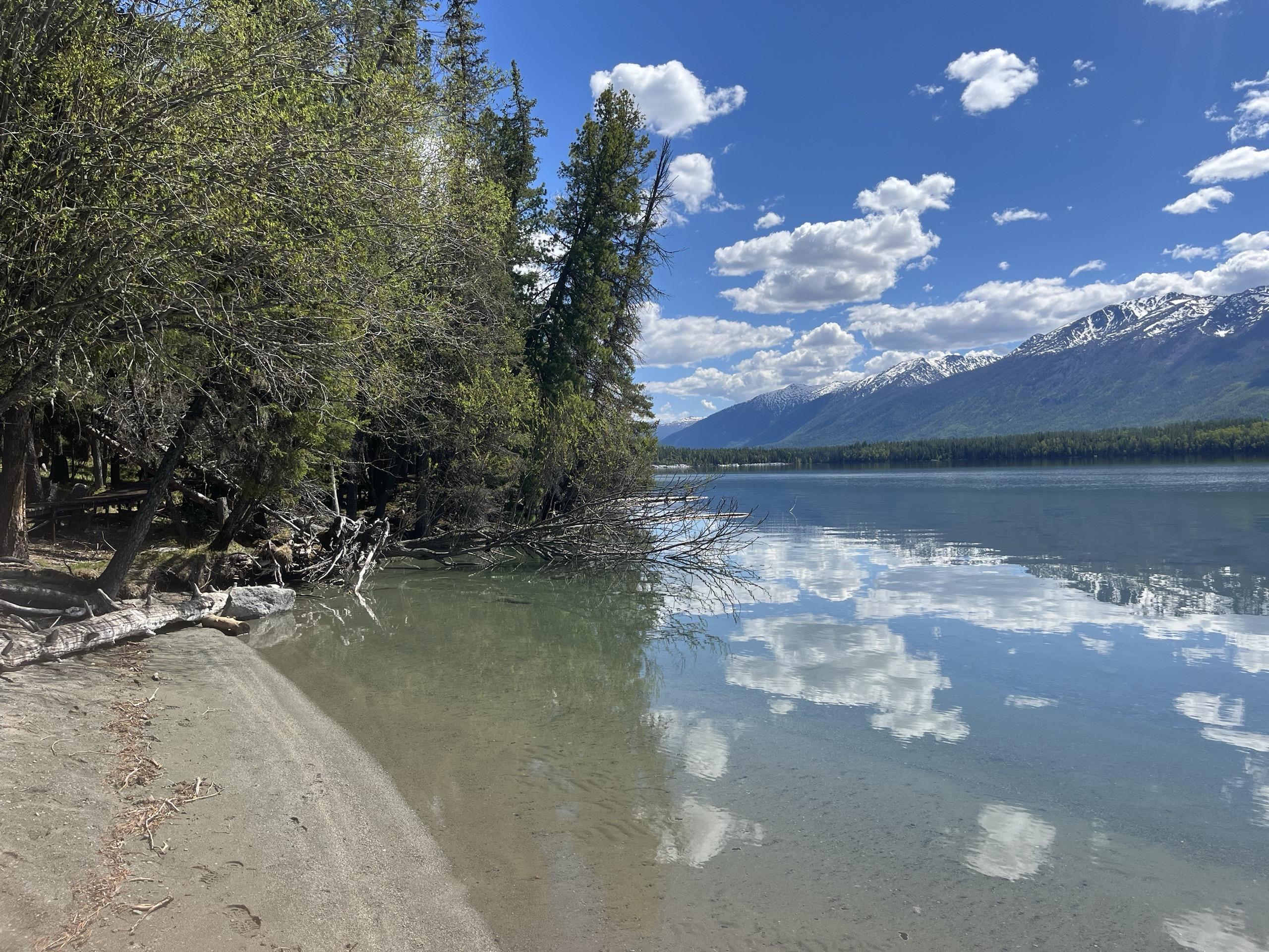 其实人绝大多数的痛苦 是虚幻的，不存在的，非必要的 是自我加戏  仔细...