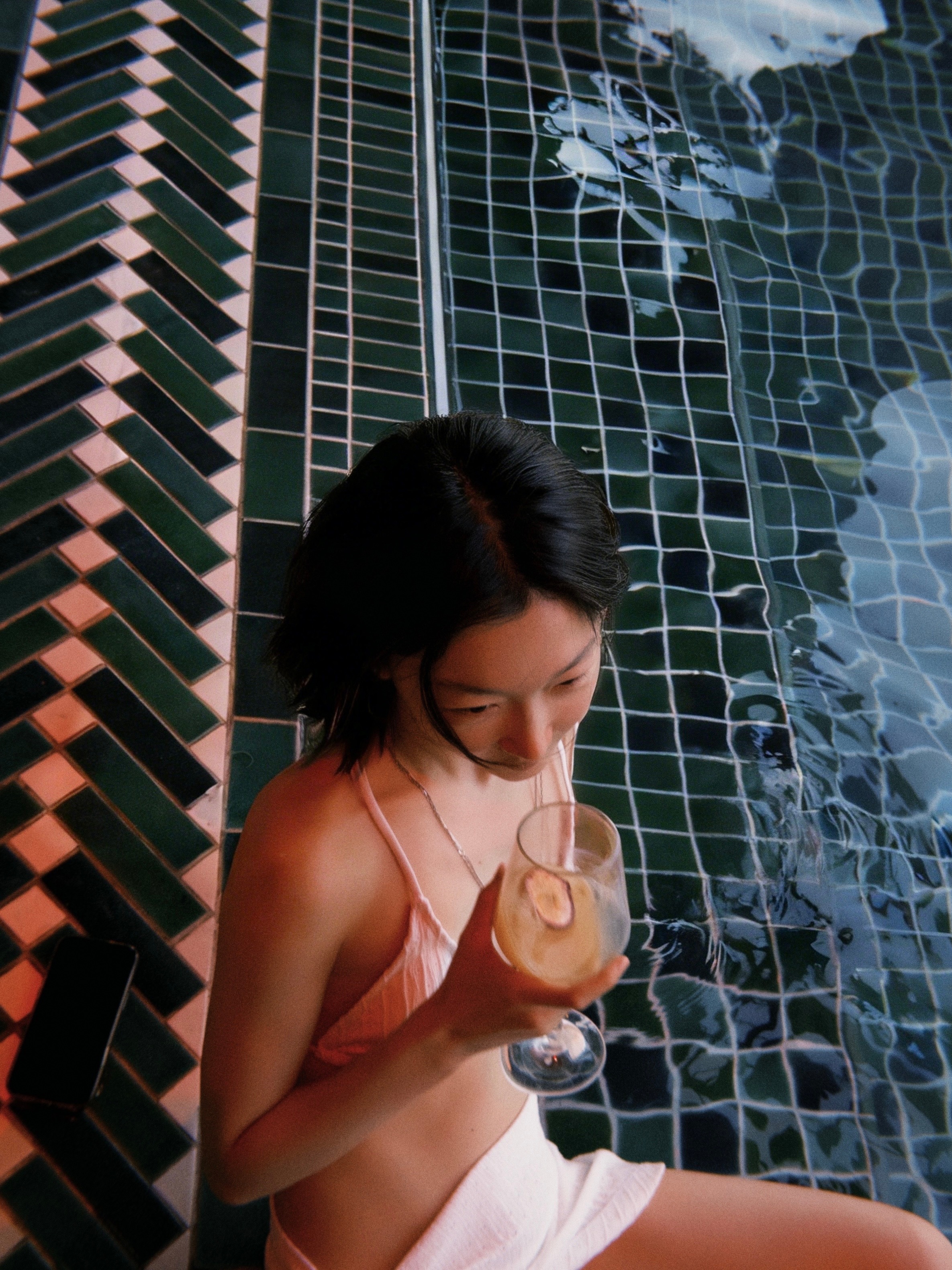 周冬雨抽象版腿搓大招周冬雨  在复制粘贴的时代，你是手写的诗