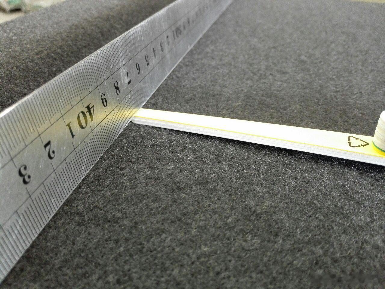 翻旧照片又看到塞尺这个东西，用这个加钢尺来测内饰件的弯曲，我一直觉得当年很搞笑。