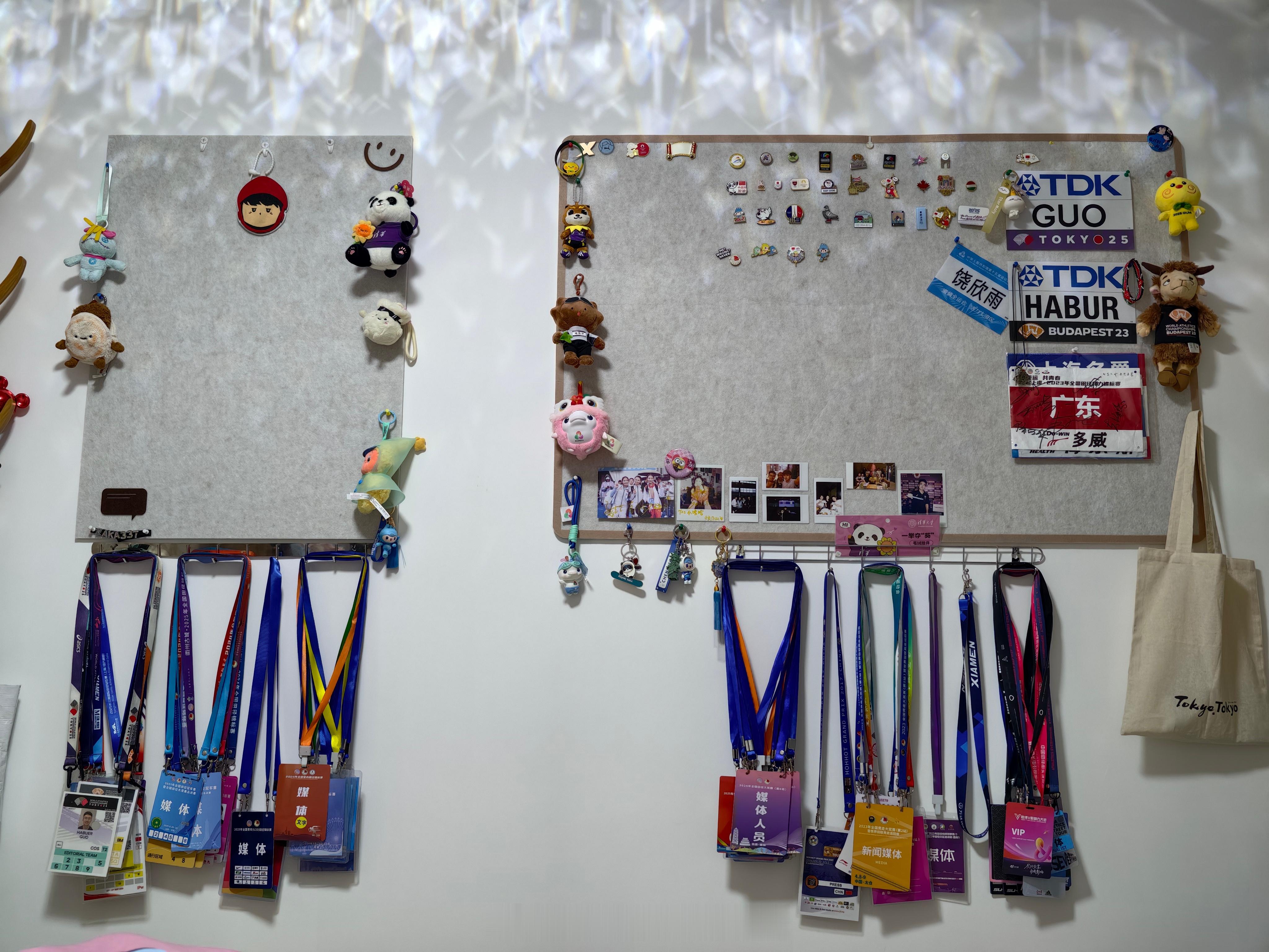 大家的号码布还是包在一起吧这些年的证件整了整哈布尔的随行拍