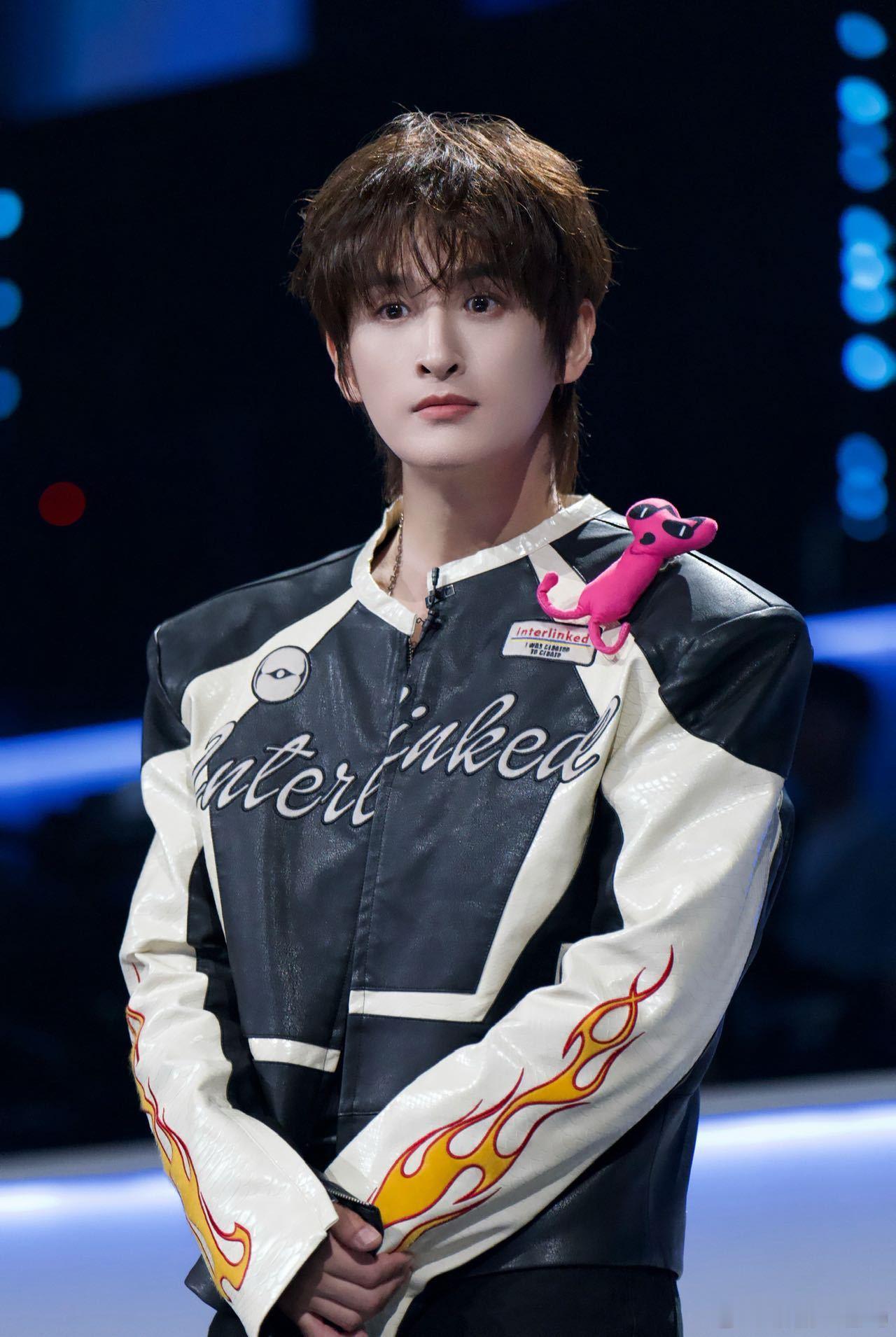 张远新浪扫楼 今天首页全是张远扫楼的视频，我本来只是随便点进去一个，结果直接看了