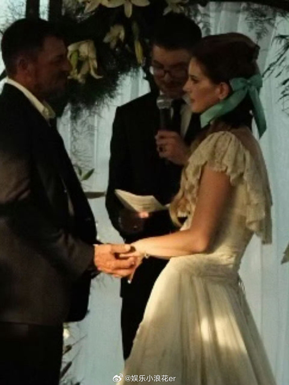 打雷姐分享和老公鳄鱼哥婚纱照打雷姐首次分享婚纱照 快一年了，打雷姐Lana De