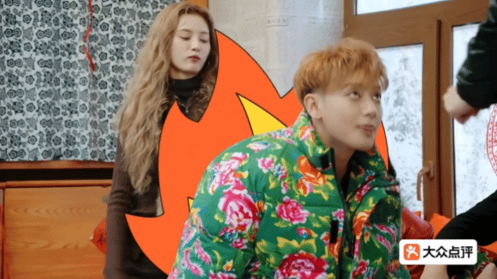 黄子韬刘耀文互相磕头 黄子韬刘耀文：我们互相磕头吧！对方：好！然后俩人就开始无限