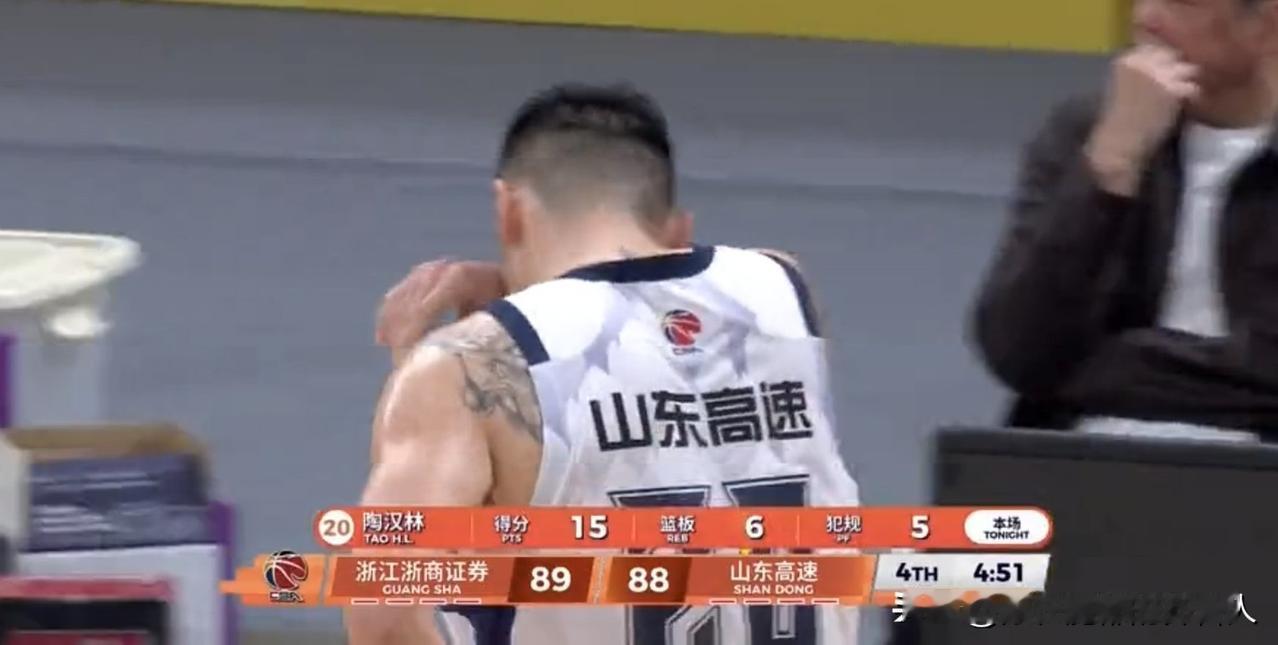 奇葩高速男篮97:103输广厦！
高速男篮是一支神奇的球队！他即能和冠军球队广厦