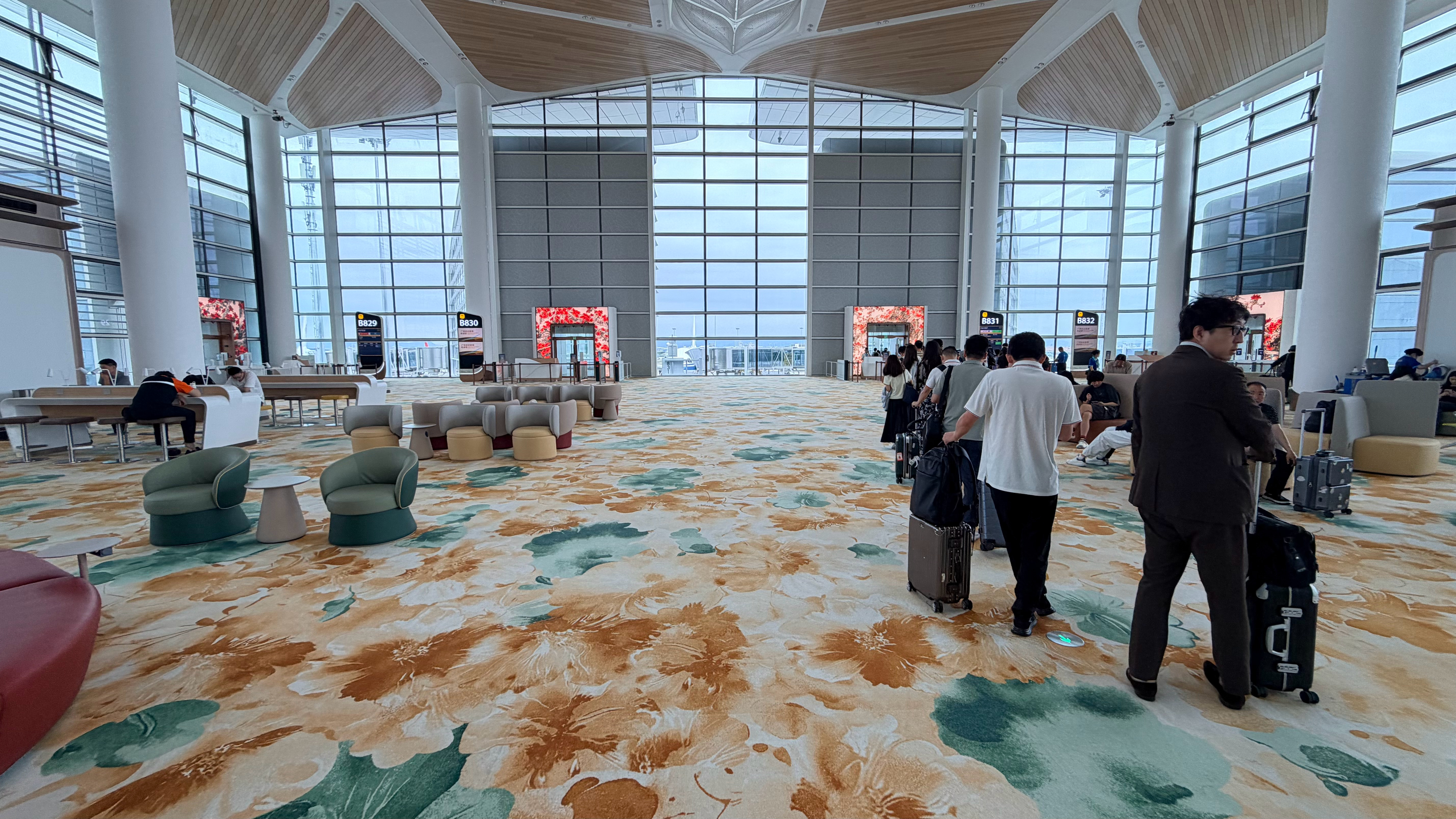 广州 T3杭州楼，这个地毯看起来没有拼缝，他们是怎么做到这么大一整块的？