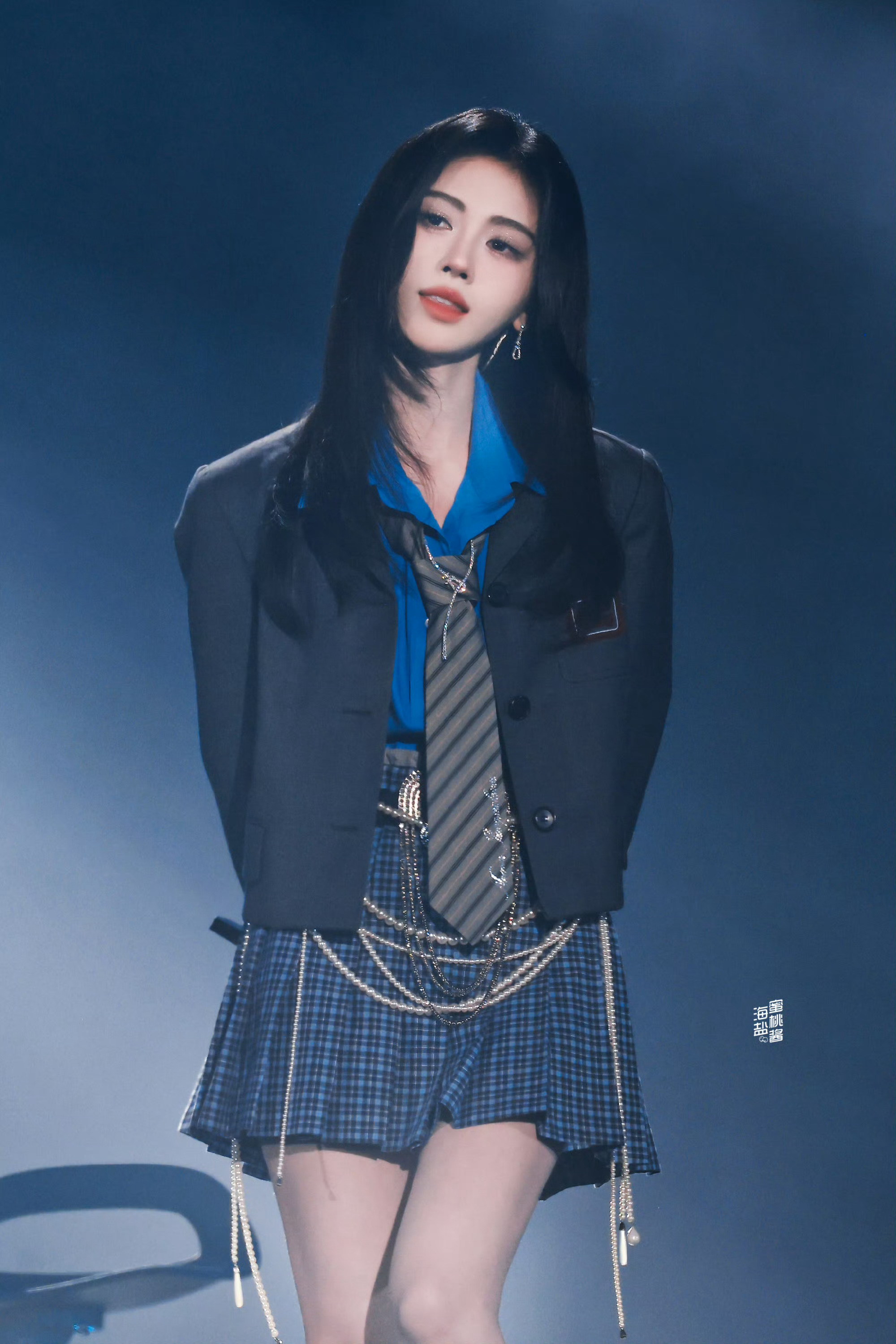 jjy鞠婧祎jjy鞠婧祎苏绿夏追星其实追的不是星 而是一道光一道照亮你前行 一道