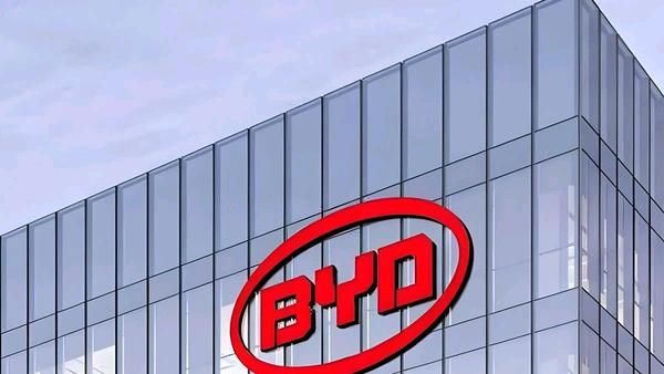 比亚迪智驾突然涨价！5月1日起多掏2100，今晚是最后窗口

比亚迪刚刚扔出一颗