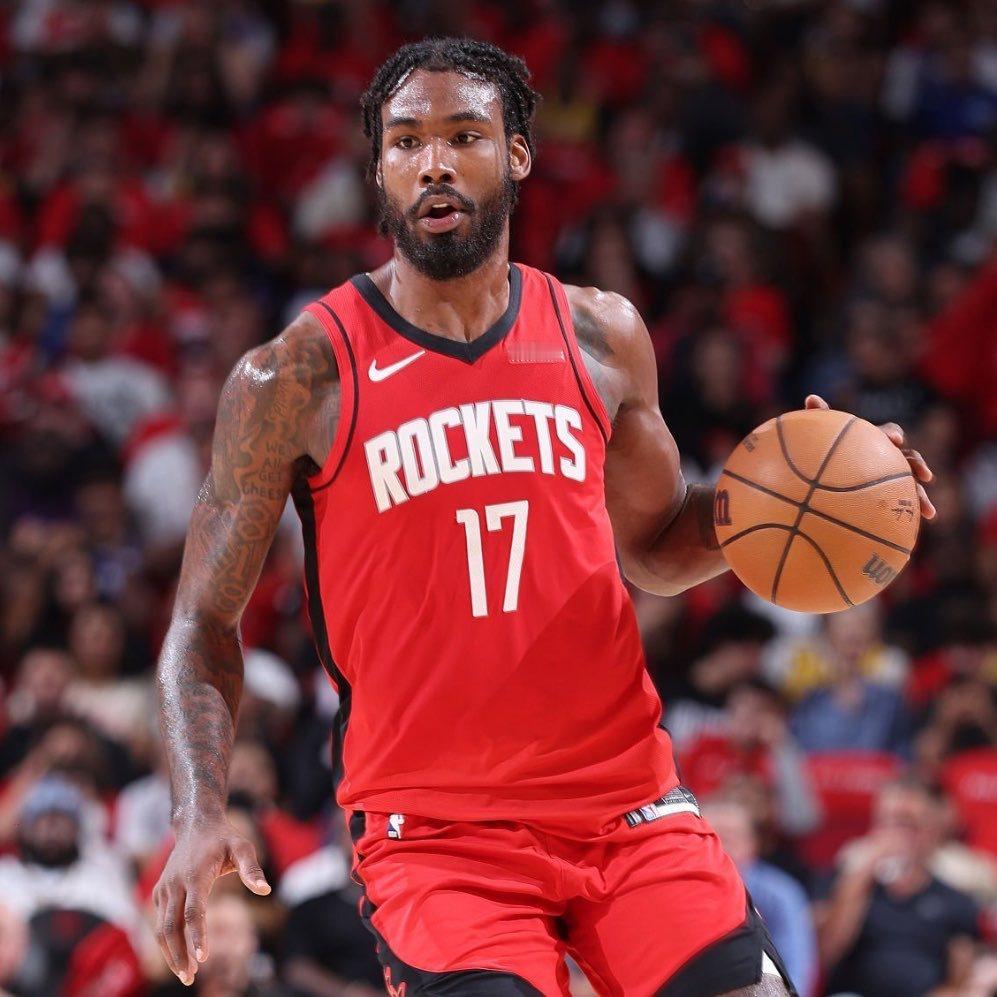 76人在交易截止日曾试图交易得到伊森，但最终未能达成交易。NBA点赞成金 休斯顿