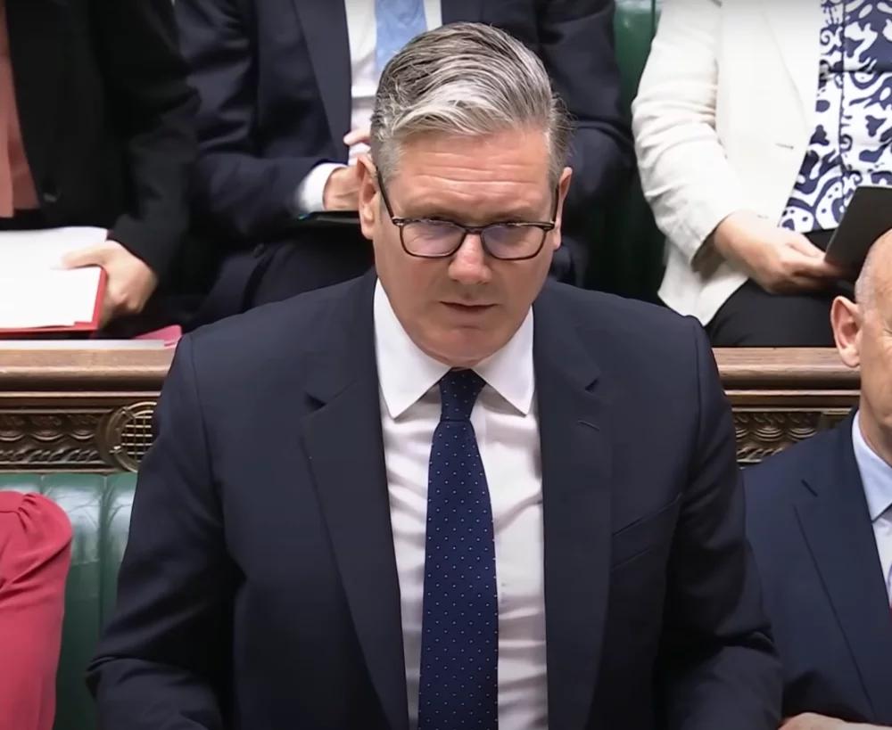 斯塔默还能撑多久？
按计划，英国工党明天就将投票决定首相斯塔默的去留。面对强劲的