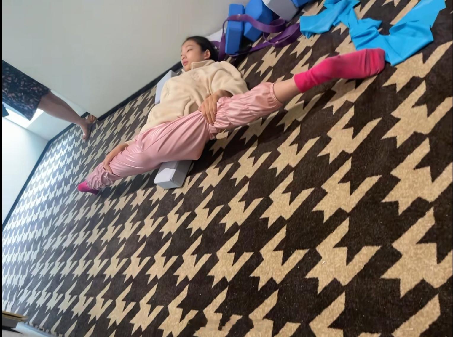 据说是舞蹈生的基本功