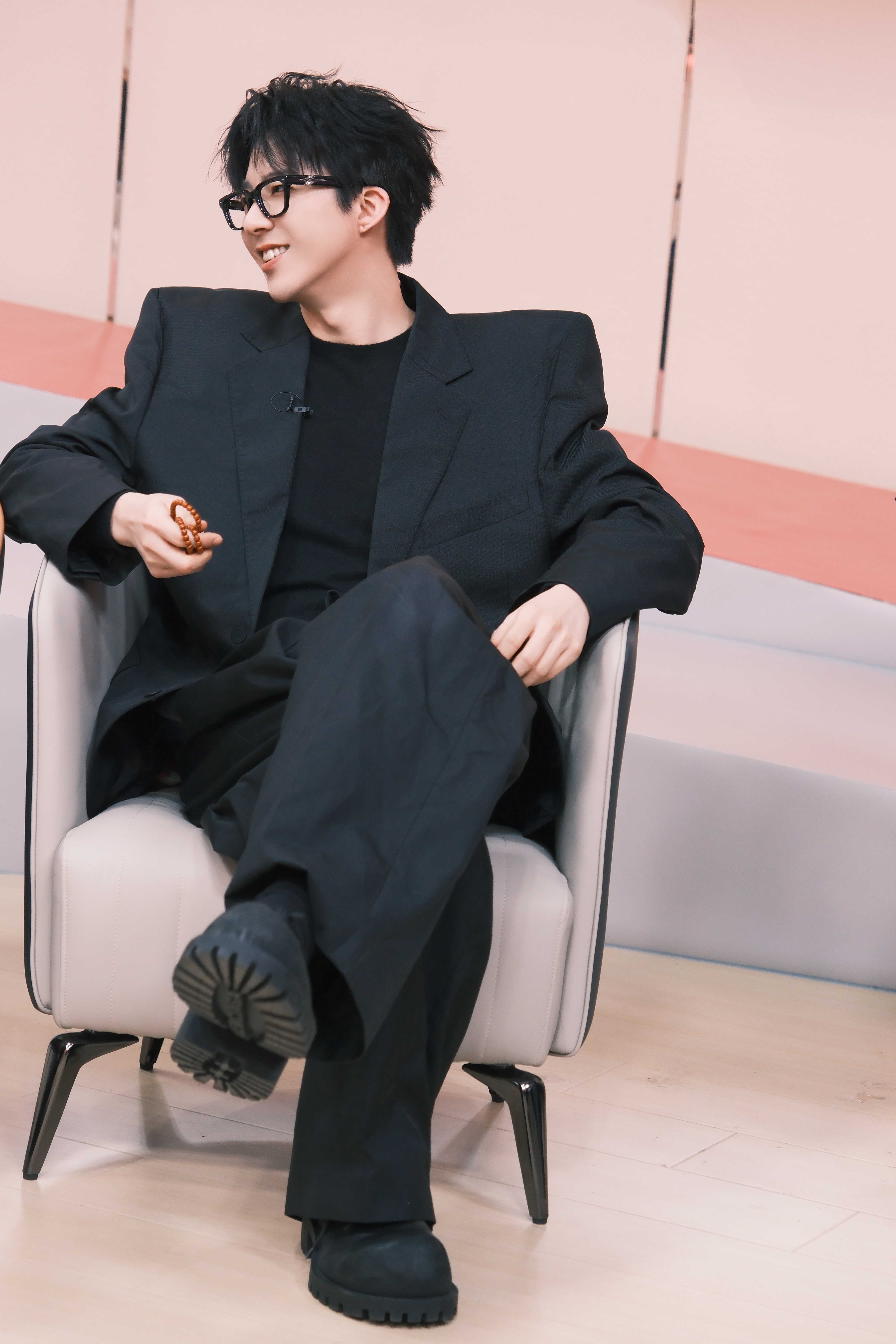 从歌声到笑容，刘宇宁的每个细节都闪闪发光！超话大赏 爱了爱了！摩登兄弟