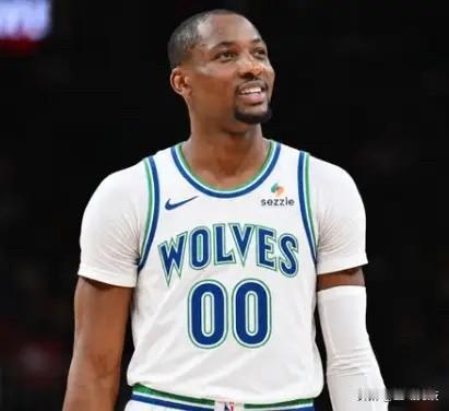 08月20日讯，NBA知名记者Brett Siegel在社交平台回应球迷提问，对