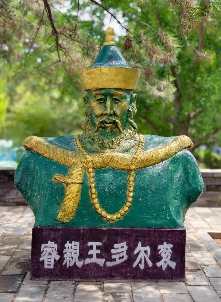 多尔衮雕像被拆除后的反思！

5月27日，北京东城区南池子普渡寺山门前一尊多尔衮