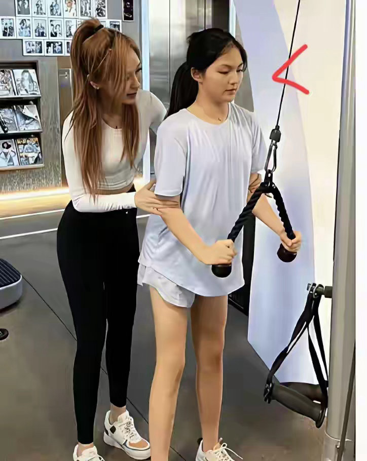 王诗龄如果不是星二代，素颜太普通了，有点像我表妹一样 
