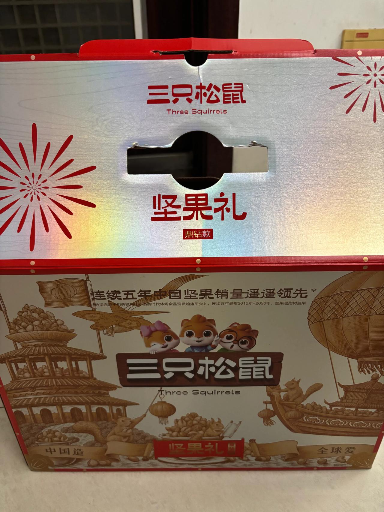 过年访亲好友送礼，送什么比较合适呢？

前几天，有个朋友来看望我，带了一份礼物给