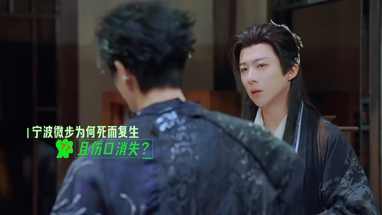 周柯宇起哄刘宇宁脱掉张凌赫让刘宇宁把衣服脱下来看看现场起哄也太好笑了，张凌赫在线