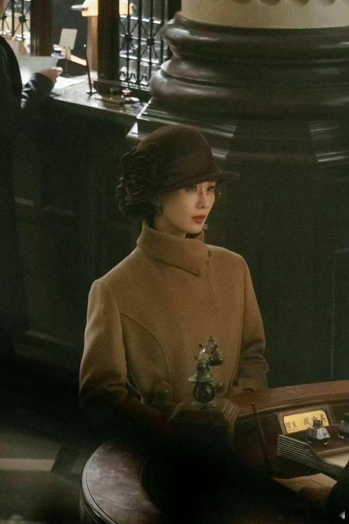 刘诗诗《千里江山图》凌汶路透！身型仪态好适合民国装，气质绝佳！！