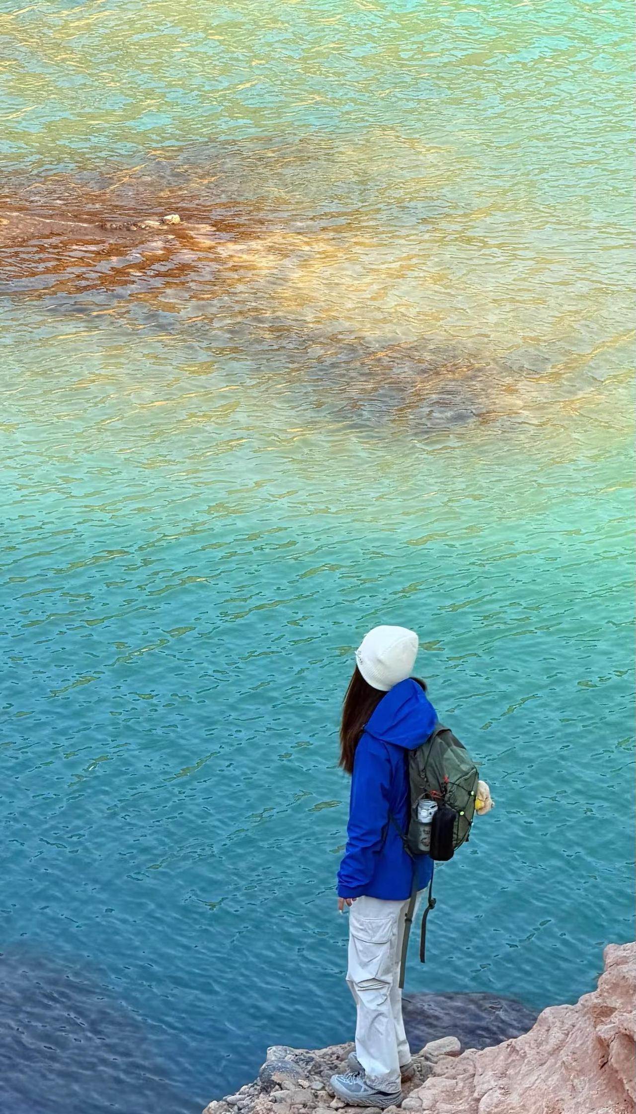 陕西人有自己的“翡翠海”西安开车1h直达。导航：礼泉县湾里村。村里路边都有标识，