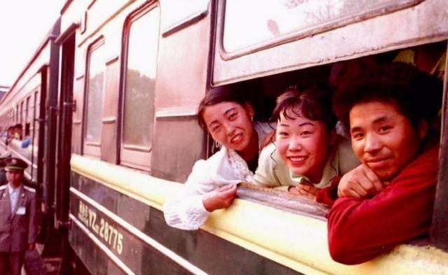 80后为啥认为自己是最累的一代？因为他们是转型期的实验样本，每一步都精准踩在变革