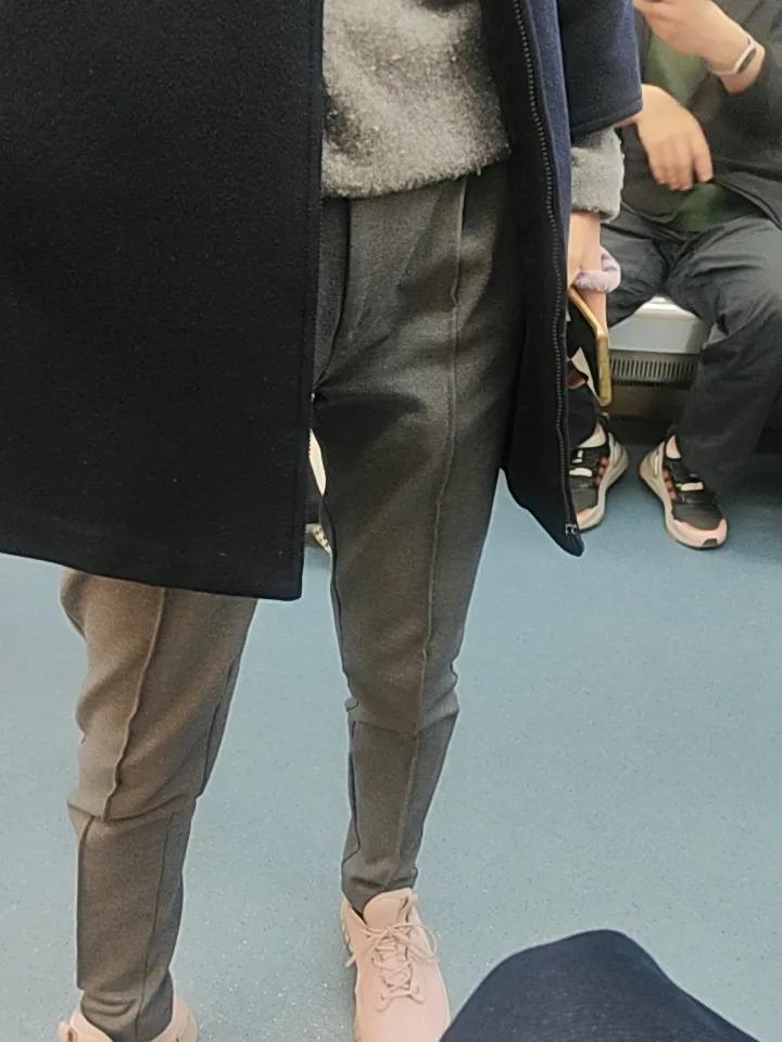 每每看到别人小细腿，我心里都在暗暗吐槽。是因为根本不喜欢那么细的腿，干鸡腿一样，