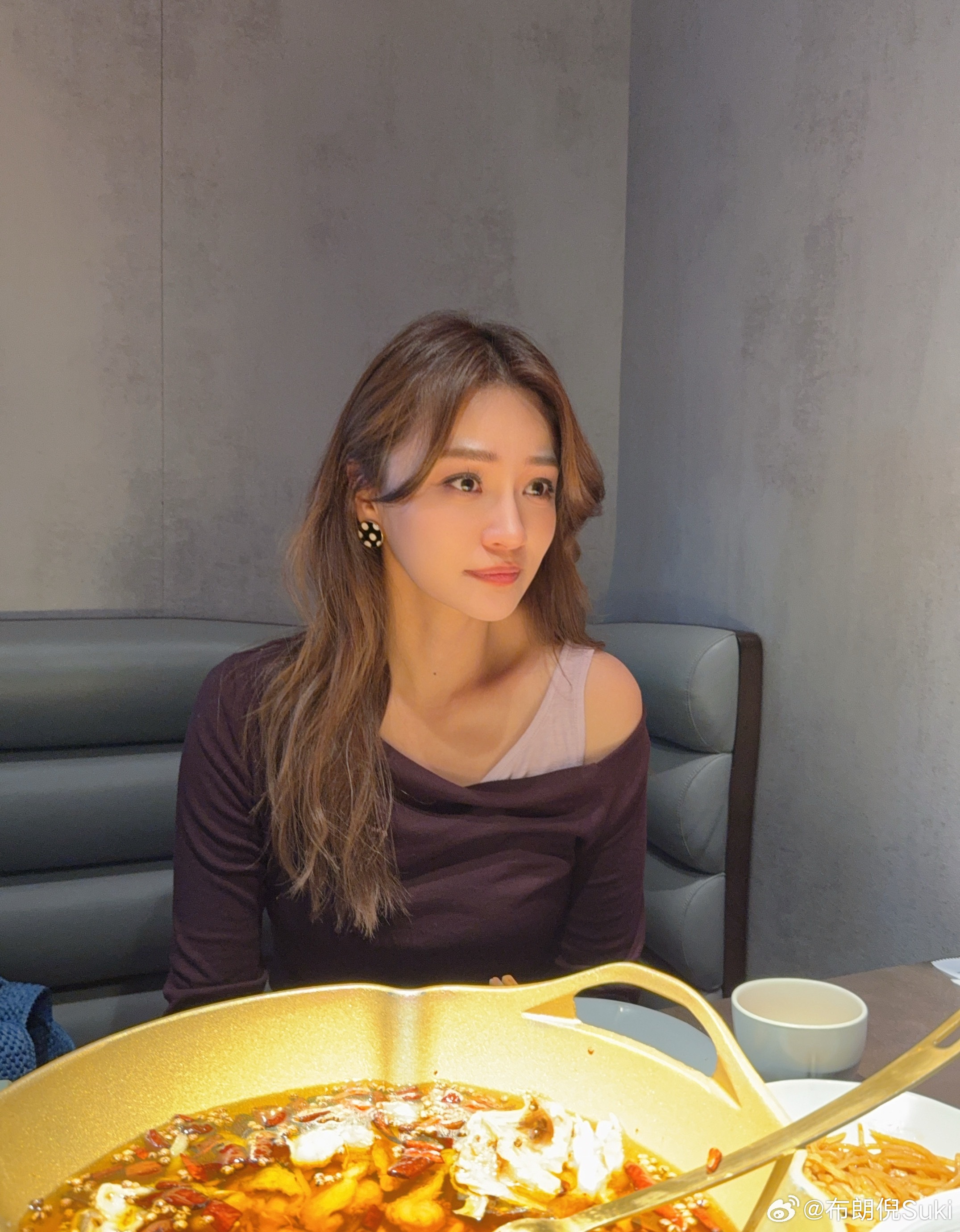 图1被抓拍到好囧的表情～跟朋友们的聚会真开森微风不燥，夕阳正好～我的日常plog