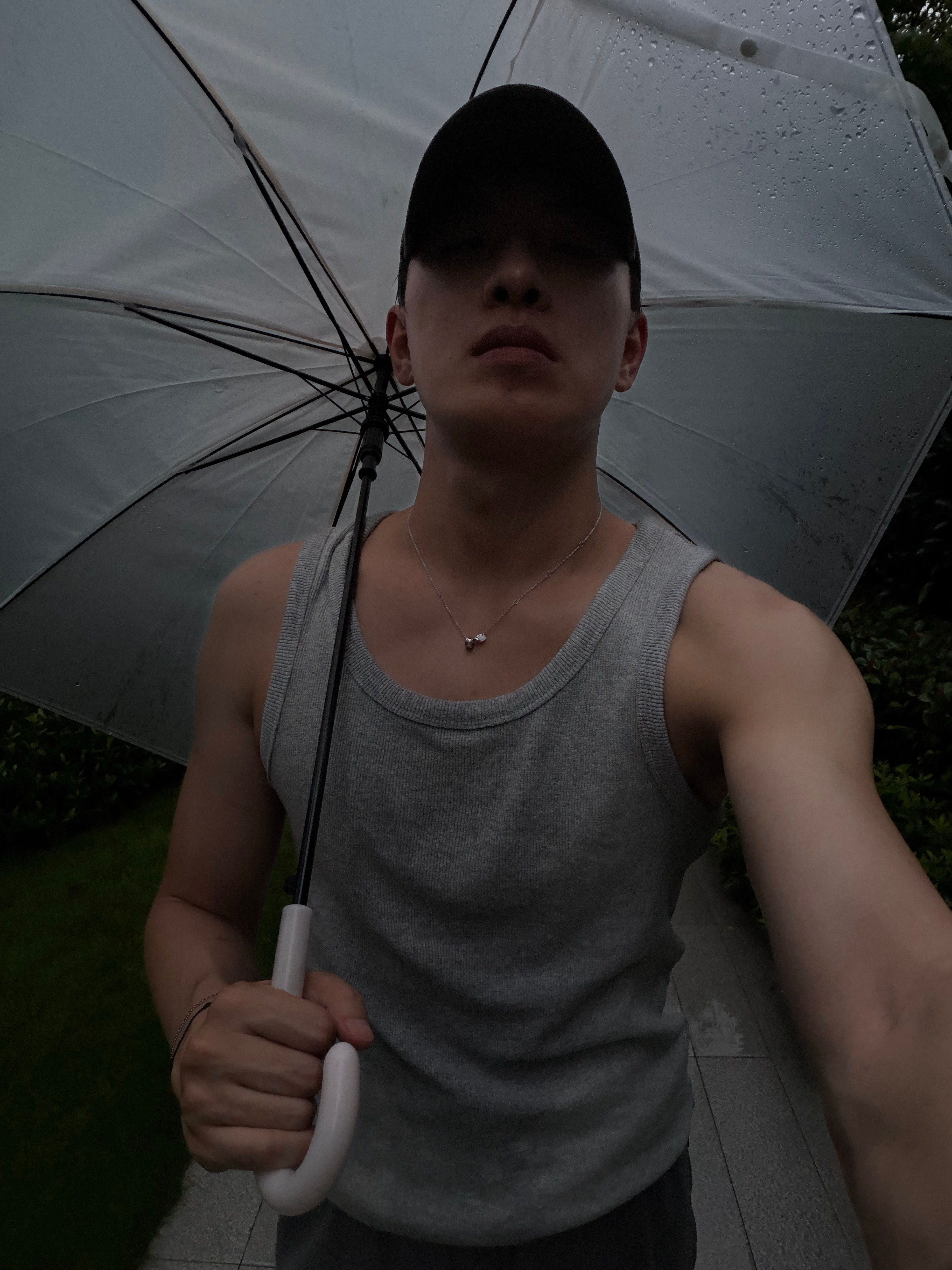 湿的是汗不是雨 