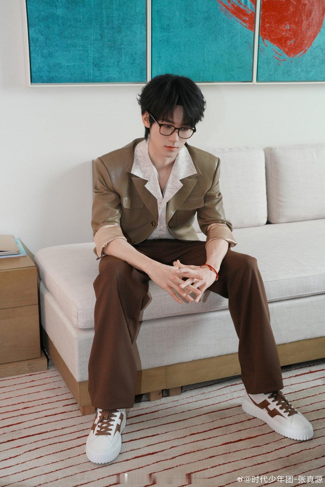 张真源[超话] zzy张真源古茗咖啡全球代言人 我“结尾是什么？”“等待。”“之