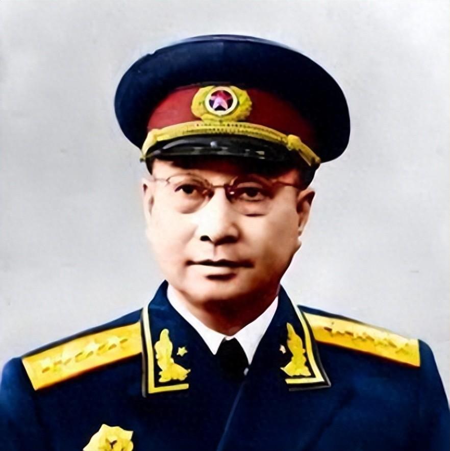 开国大将陈赓的人脉与经历堪称独一份传奇！
这句话绝非夸大其词，翻看1924年黄埔