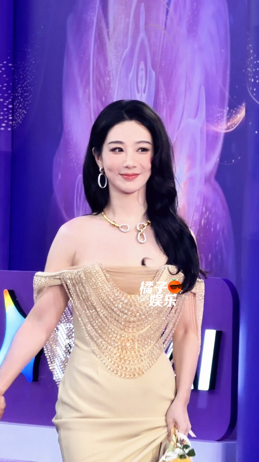 杨紫百花红毯怼脸状态太好了….杨紫百花红毯怼脸状态