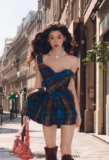 易梦玲因护照被偷错过维密秀 女神梦玲结束巴黎时装周工作，在机场准备返程时遭遇盗窃