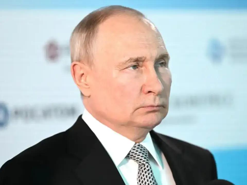 炸锅！俄共主席当着全国直播，向普京下最后通牒：再不救经济，1917年悲剧必重演