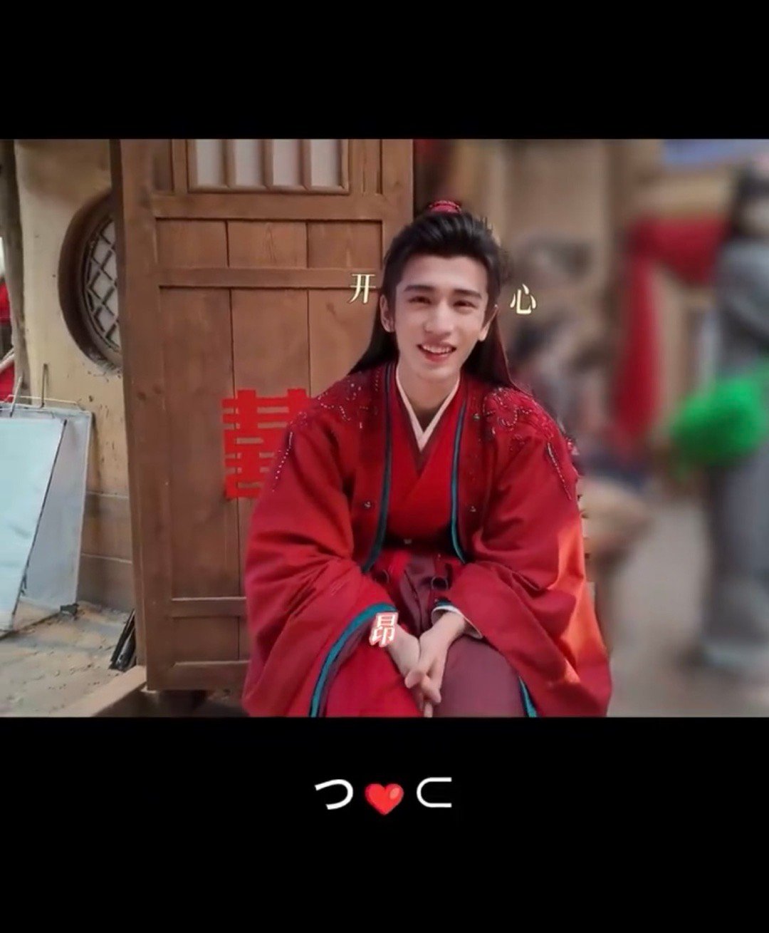 妹妹镜头里的张凌赫 张凌赫也太适合妹妹视角了，温柔又贴心，和小朋友互动的样子真的