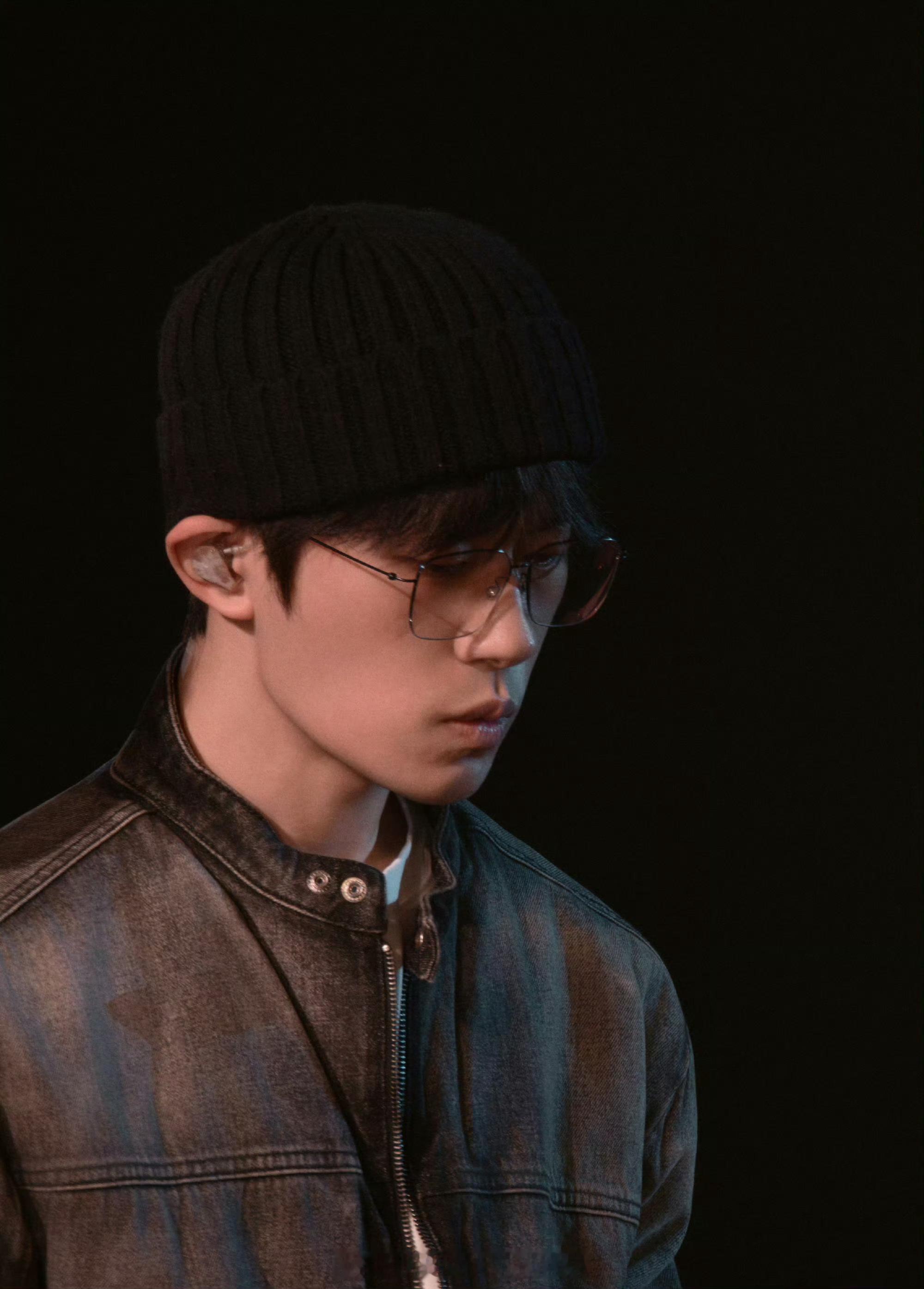 易烊千玺同学好帅确实很帅[抓狂][抓狂][抓狂] ​​​