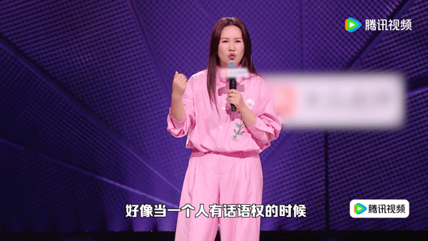 一个人有话语权时没人在意他的脸