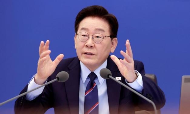 中韩关系加速回暖：当地时间5月13日，韩国总统在总统府接待中方副总理。

说白了
