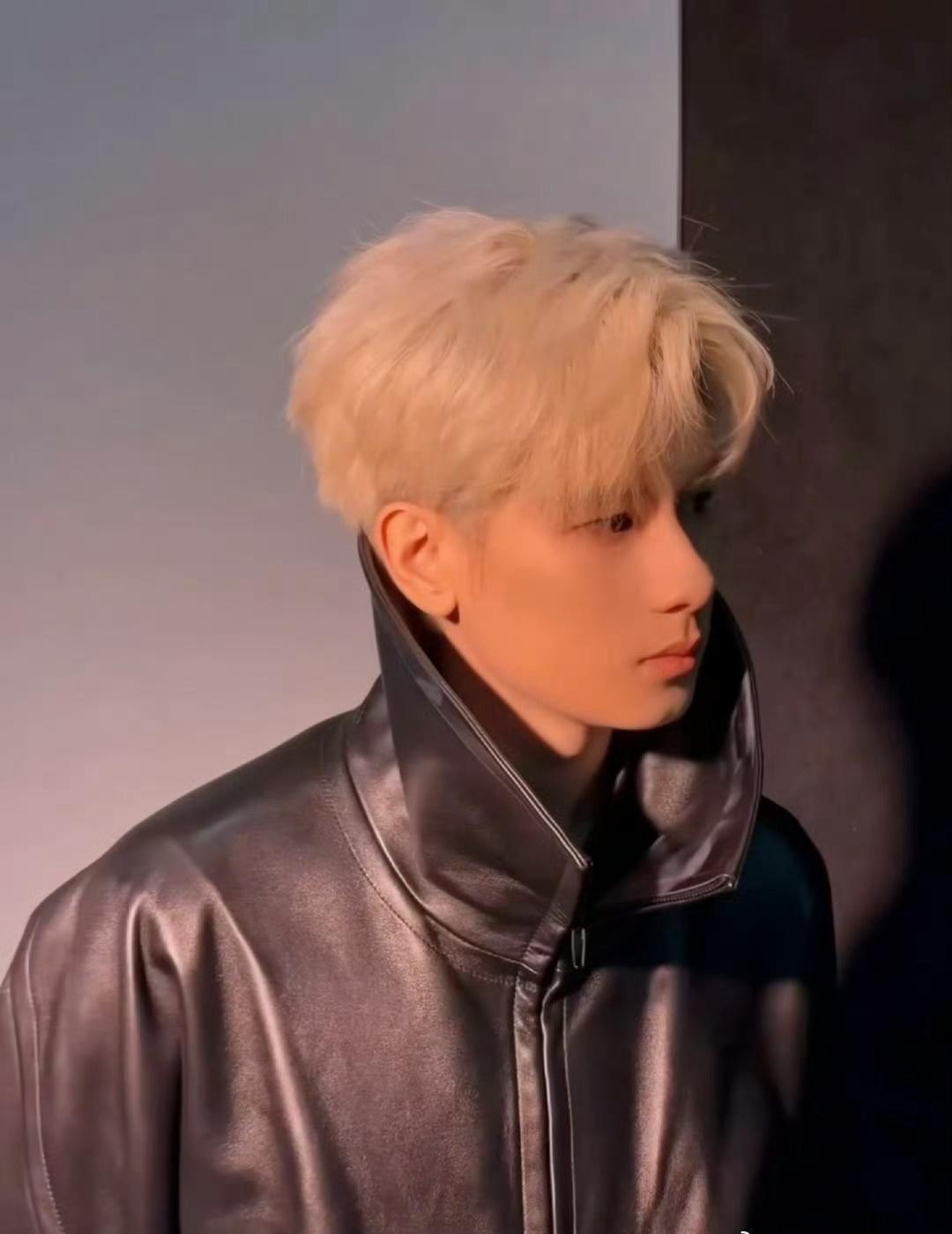 胡先煦 🦊胡先煦上城士非遗巡游展 🦊胡先煦新发色果然惊喜 🦊胡先煦这么瘦了