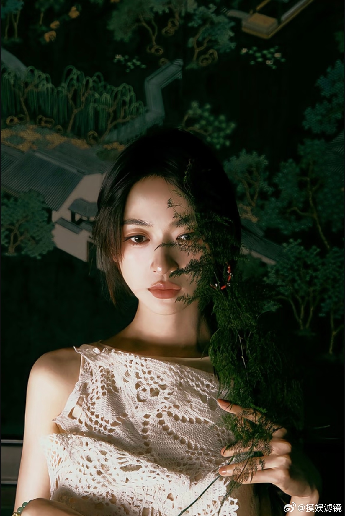 吴谨言新剧扔真蛇这应该是宠物蛇吧 无毒的不过也还是有点吓人啊啊啊啊吴谨言