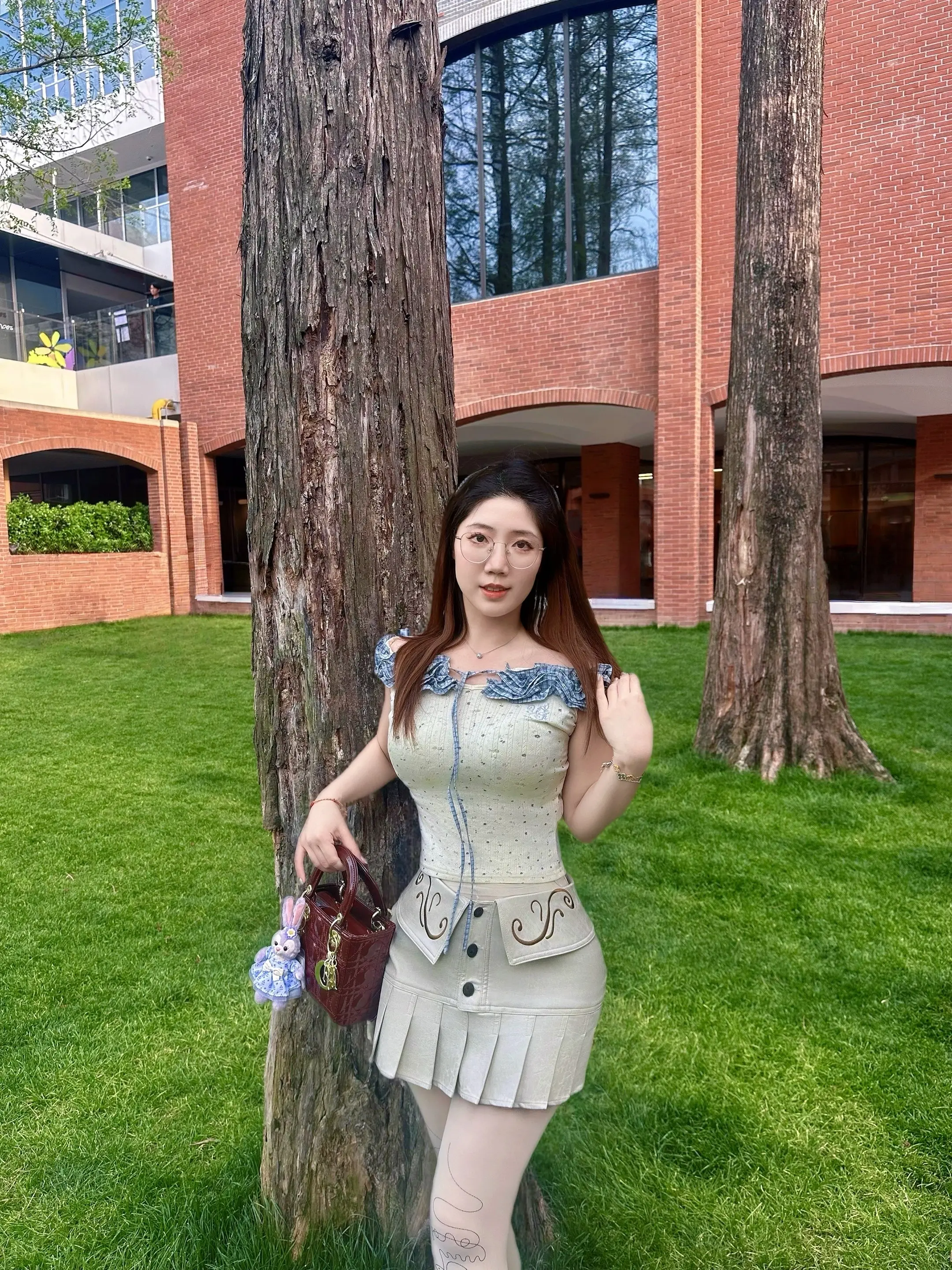 谁说舞台的c位就会成为宝妈？     maybe一直是c位