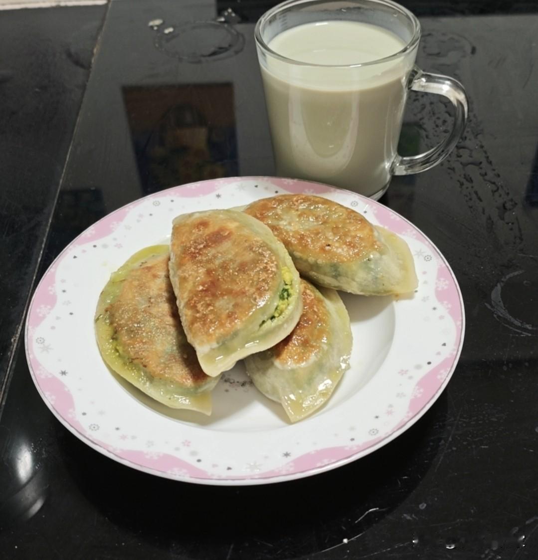 我婆婆说了，她年轻时候，她的婆婆就是这样对她的，她吃苦了，伺候婆婆公公，直她们单