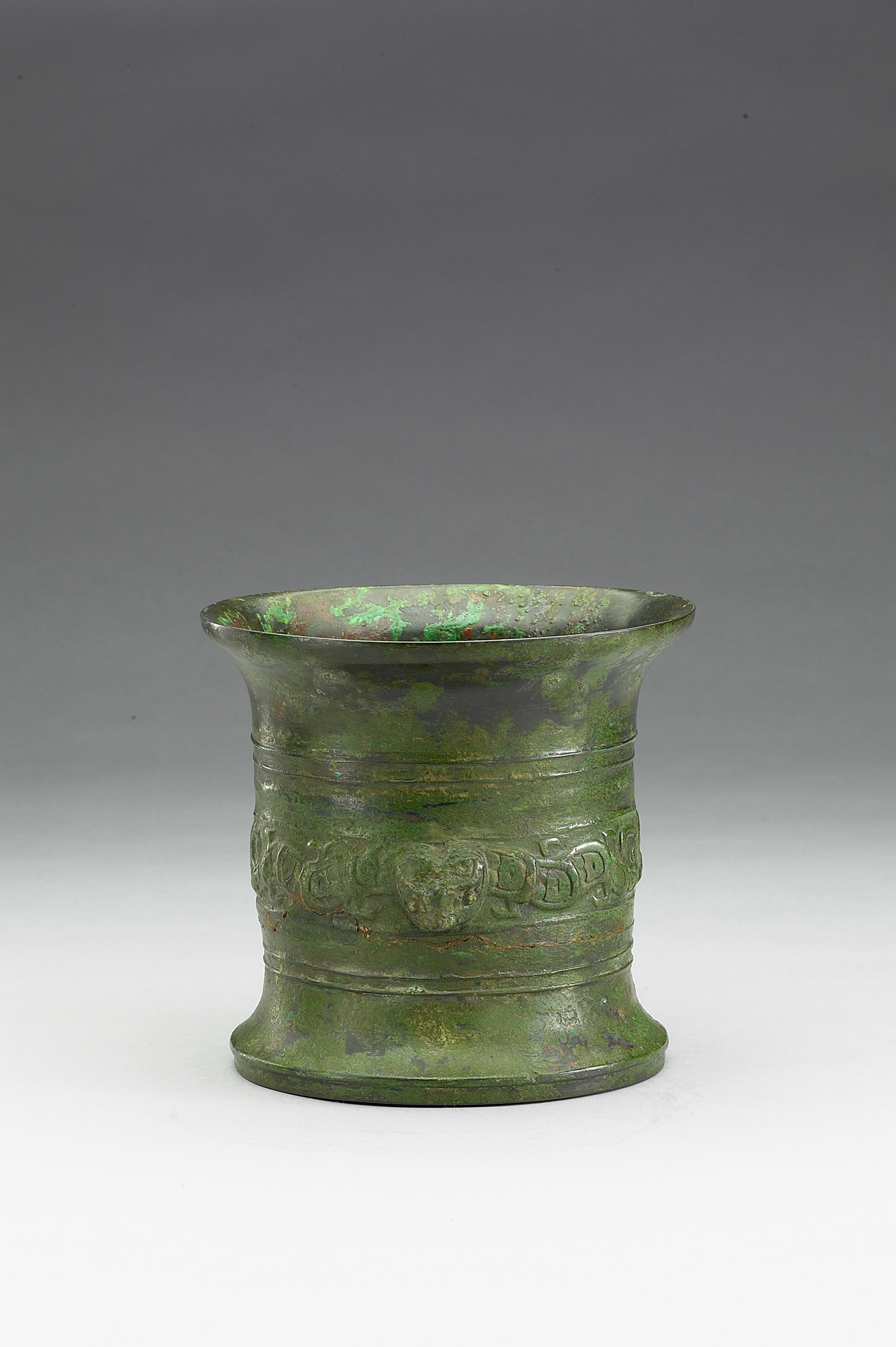 每天一件青铜器 台北故宫收藏的一件形制非常少见的西周早期:龙纹尊.铭文“作宝彝”