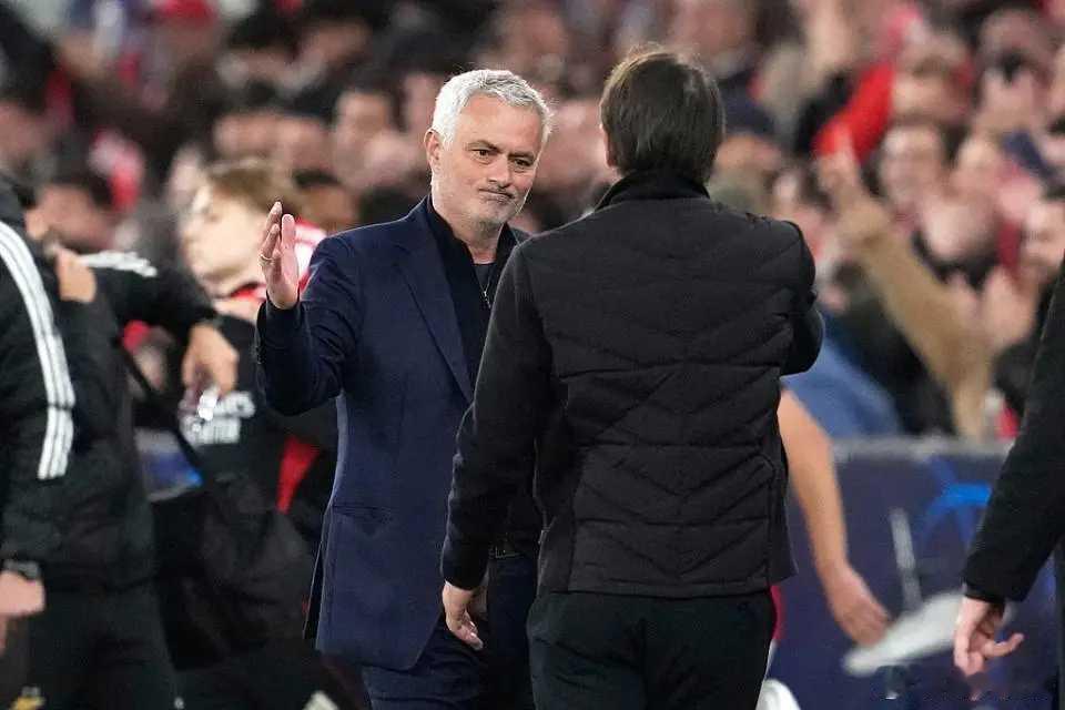 62岁穆帅里程碑战KO孔蒂！率队从4连败到2连胜，欧冠晋级希望重燃在北京时间12