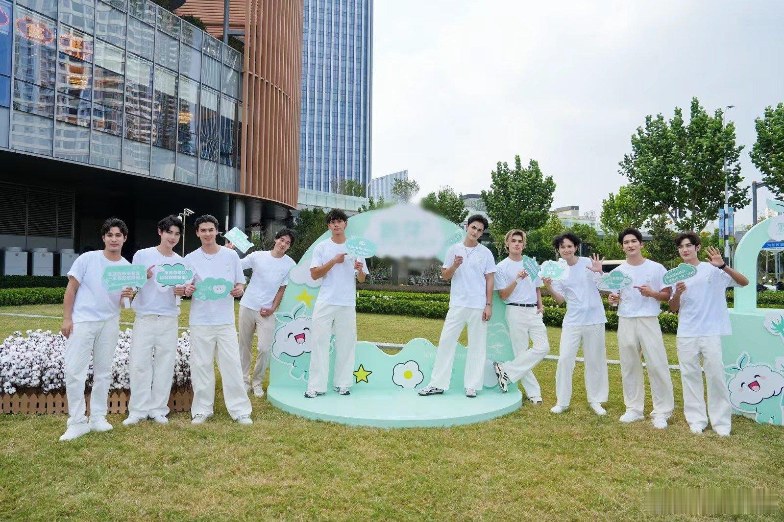 对新疆帅哥颜值有了实感新疆人审美独具匠心，每个帅哥都带着不同的风采，既帅气又有特