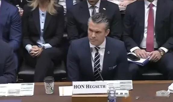 伊朗购买中国导弹了？美防长斩钉截铁的一句话，令听证会鸦雀无声！
 
4月29日，