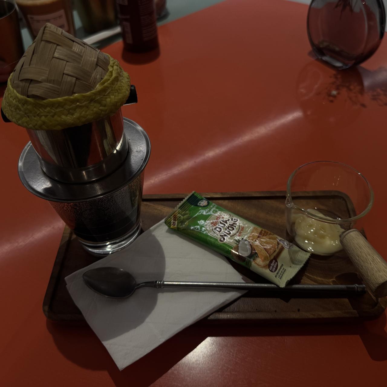 活成自己故事里的主角，而不是别人剧本的配角

凌晨四点的豆浆铺，老板娘手上的茧子