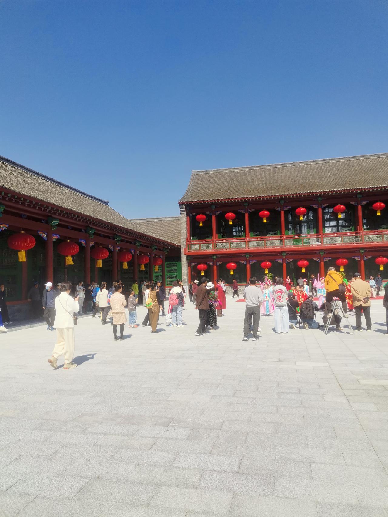 5月1日，吉林市满族博物馆新馆正式开馆。
今天是5月1日，也是假期首日。吉林市满