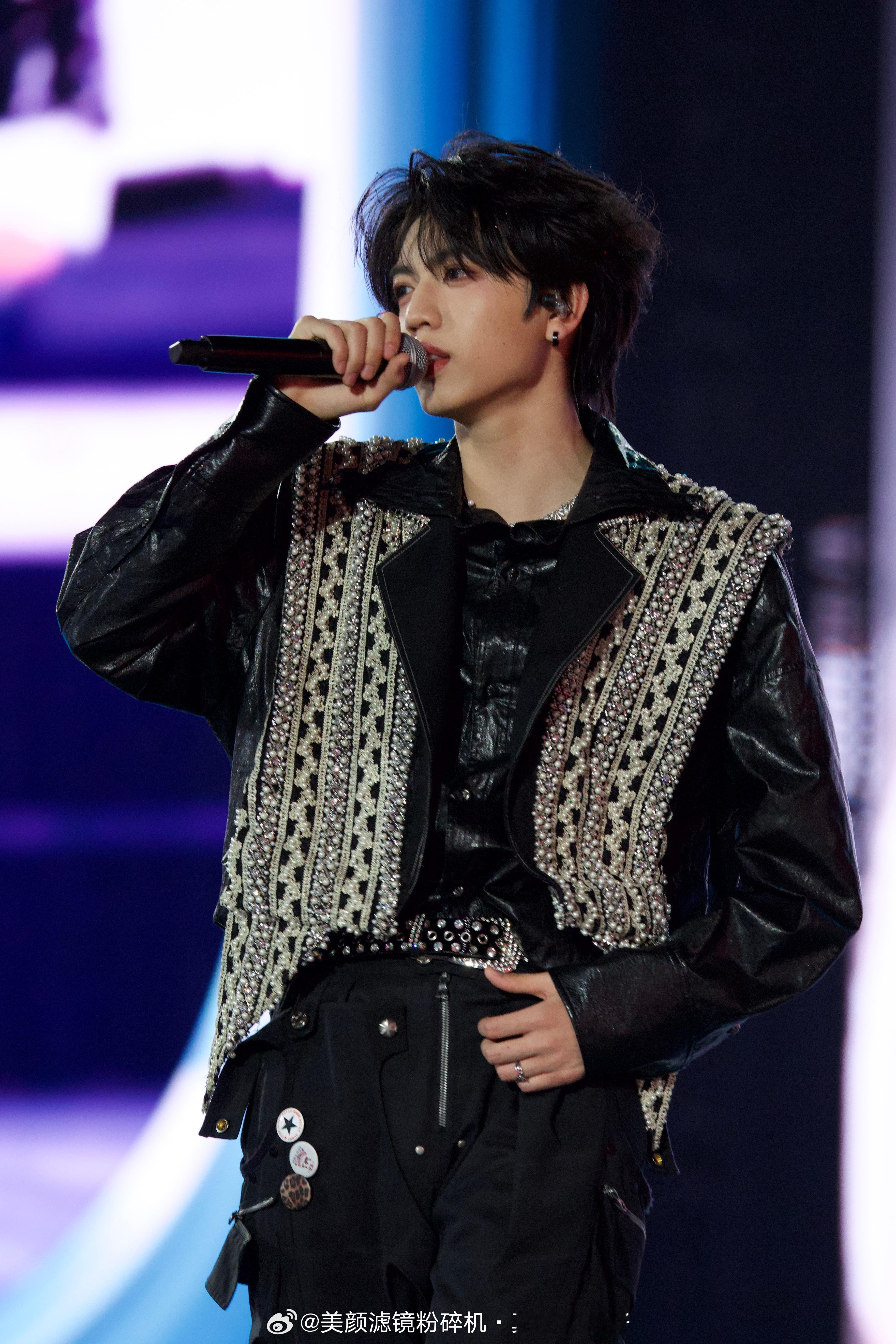 张桂源新音舞台饭拍生图 